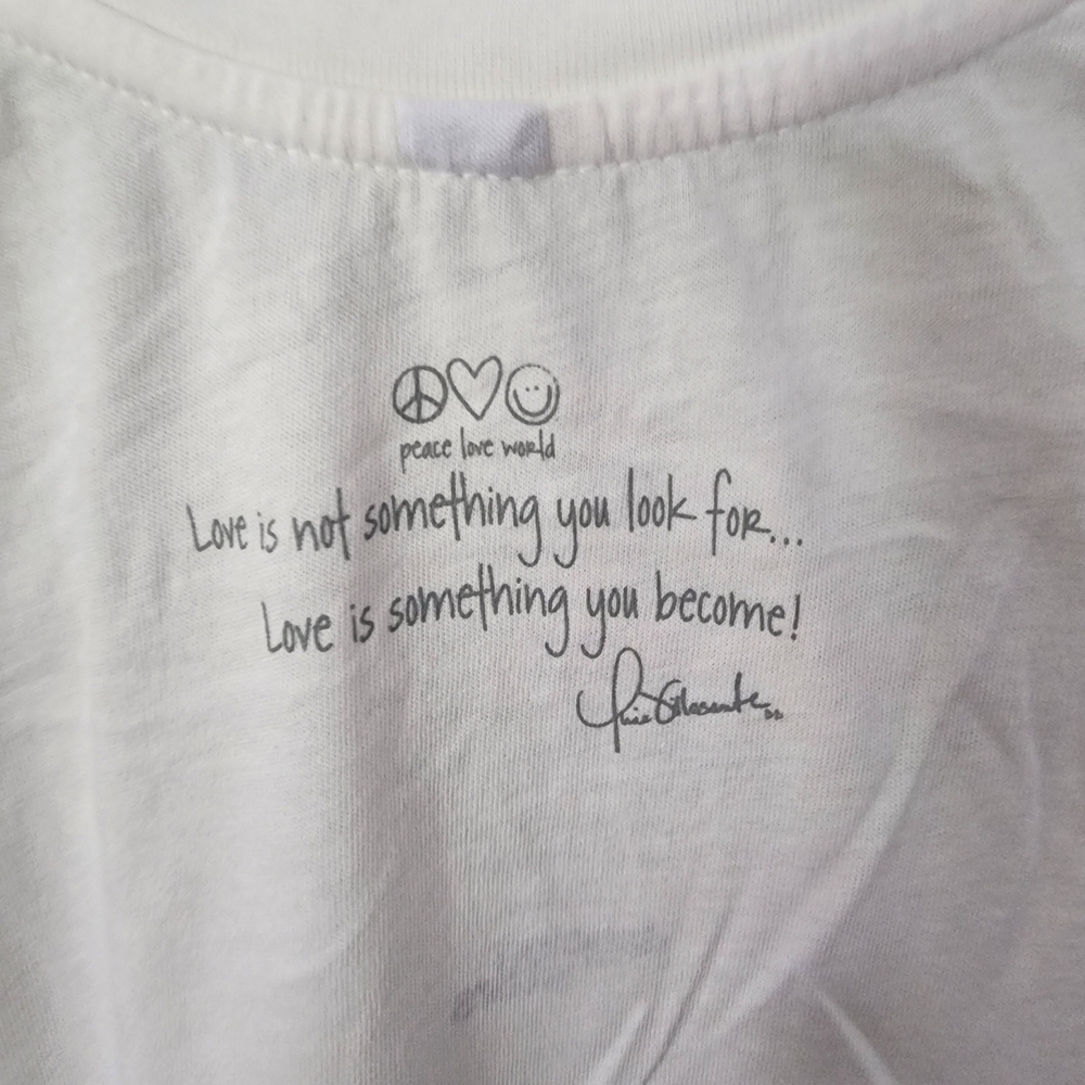 Dancing With The Stars, Peace Love World, White V-Neck Tee with Gold Star NWOT. - Picture 4 of 10